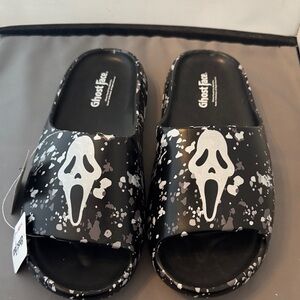 Hot Topic Black and White Ghost Face Men’s Slippers size Large